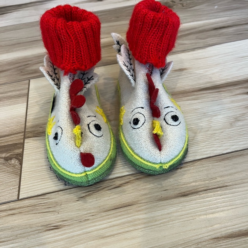 Garnet Hill Kids Wool Chicken Slippers - size 11